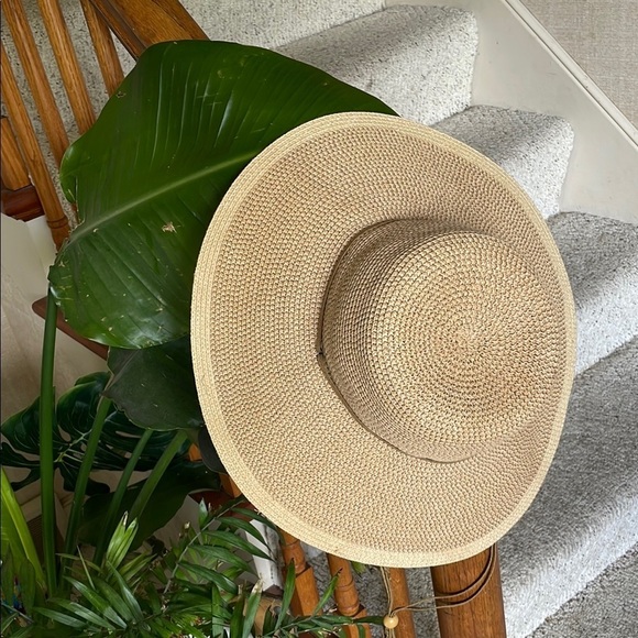 Midwest Stylish Tan Wide-Brim Hat - Picture 2 of 9